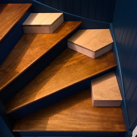 3 marches d'escalier en chêne avant peinture